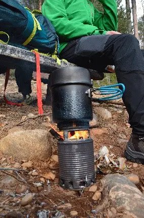 Réchaud à bois maison trek en Laponie