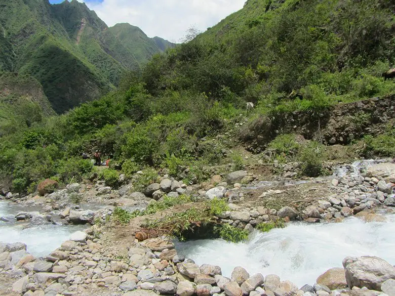 la traversée du Rio Blanco pour accéder au Machu Picchu