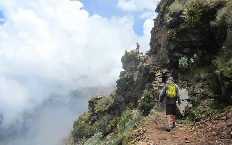 vue sur les sommets Pumasillu et Kiswar au Pérou