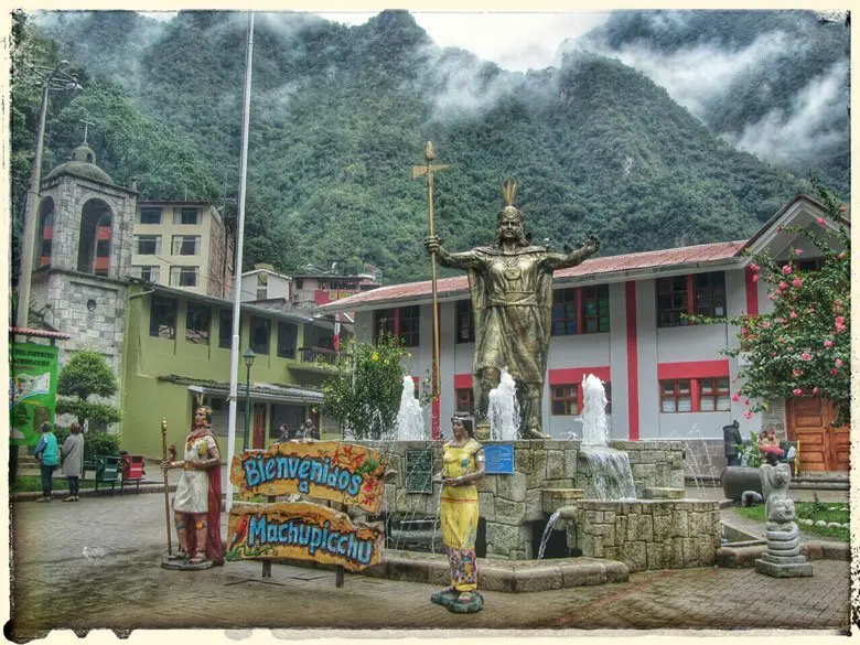 le centre de la ville d'Aguas Calientes au Pérou