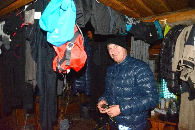 Nos affaires sèchent et remplissent le refuge trek en Laponie