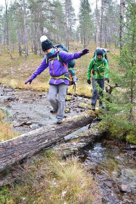 Pont naturel trek en Laponie