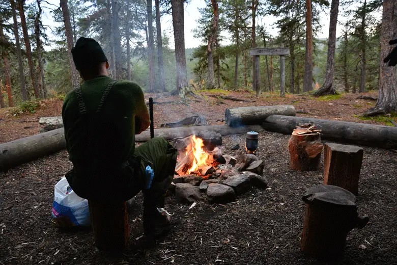 Réveil au coin du feu trek en Laponie