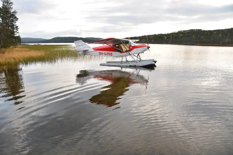 L’hydravion de notre buraliste trek en Laponie