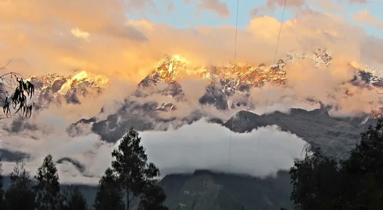 vue sur le Kiswar, montagne menant au Machu Picchu