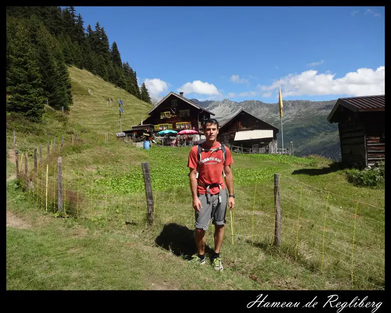 hameau de Regliberg en direcetion des arêtes de salbitschijen en Suisse