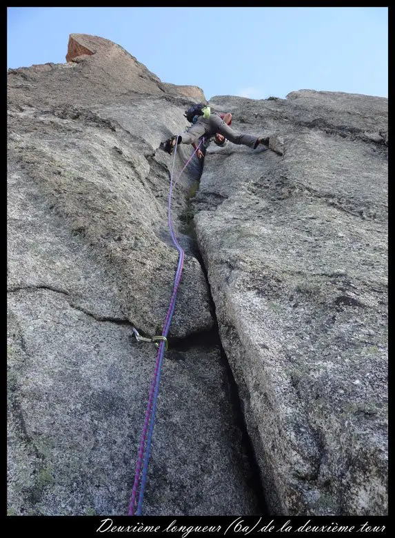 Sur la 2ème longueur en 6a de la 2ème tour du salbitschijen Sur la 2ème longueur en 6a de la 2ème tour du salbitschijen