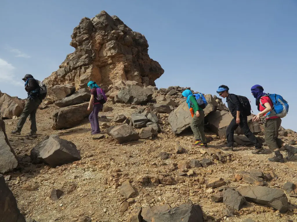 Sur les montagnes du désert au Maroc