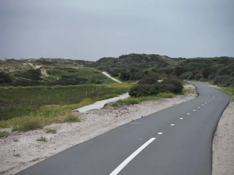 LF1a, route pour vélos dans les dunes