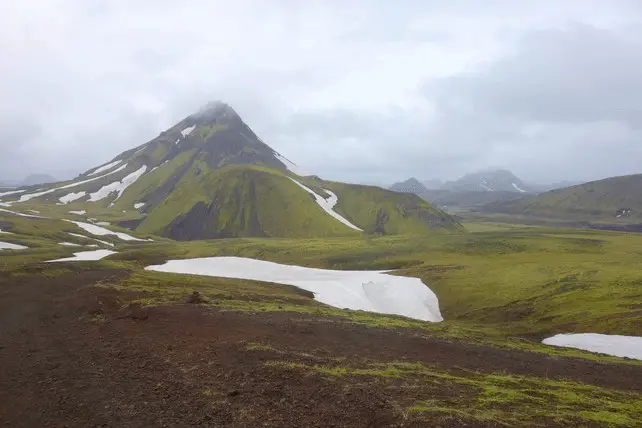  Illustration 9: Peu après Álftavatn, le vert pointe le bout de son nez.