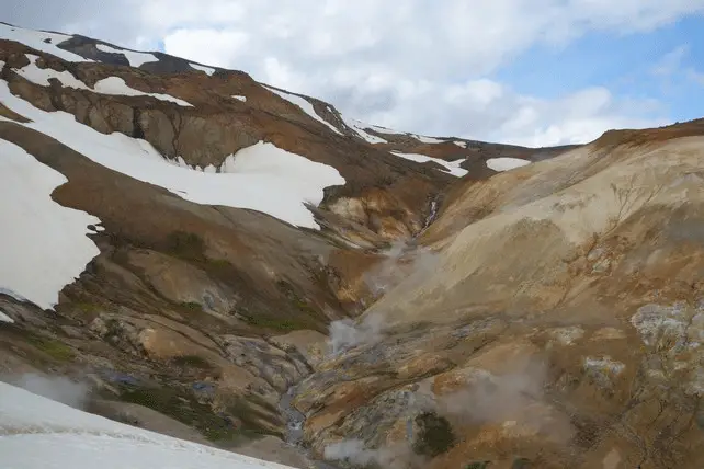  Illustration 18: Le massif de Kerlingarfjöll et ses nombreux fumerolles.