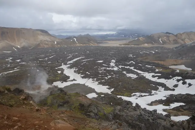  Illustration 5: La chaleur du Landmannalaugar, champ de lave et fumerolles.