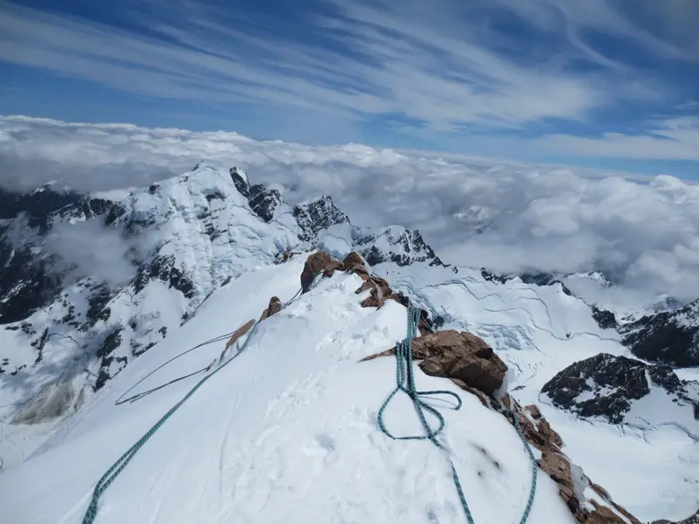 Après le creux, l’arête en direction du Mont Cook