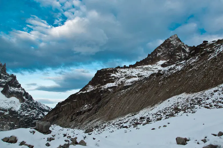 Un pic autour du massif du Mont-Blanc durant la plongée en mer de glace