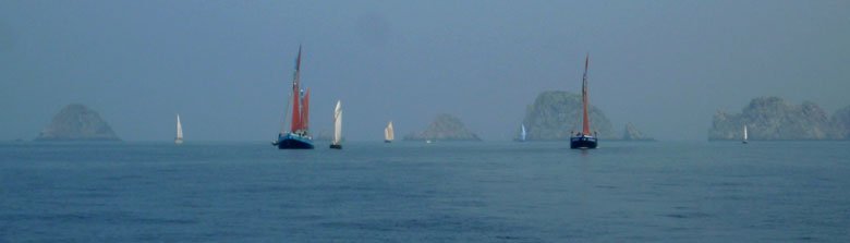 A bord de la flottille de "Temps Fête" en Bretagne, passage des tas de pois 