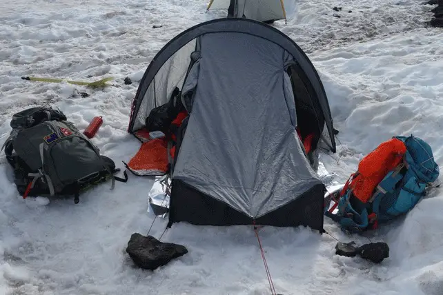  Illustration 7: Campement dans la neige à Hrafntinnusker.