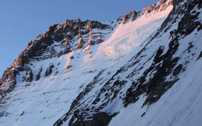 Départ matinal et vue sur la face Nord de la Grande Casse