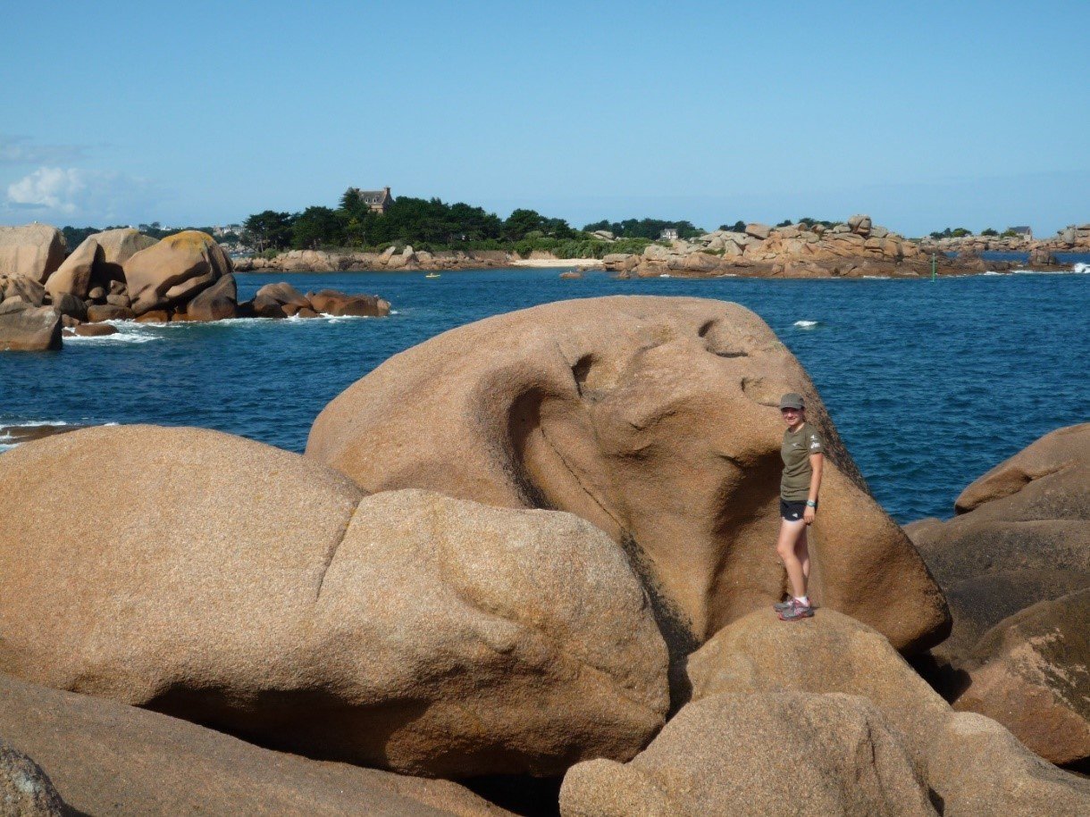 Les fameux blocs de granit rose de Ploumanac’h le long du sentier des douaniers