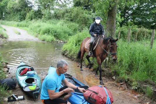 Préparation de notre équipement pour 3 jours de randonnée kayak sur la chère