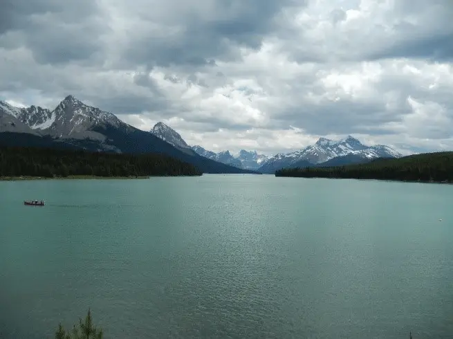 Lac de Moraine durant notre voyage dans les parcs nationaux américain et canadien