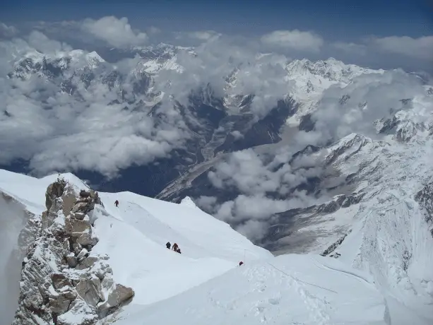 24 : L’arête menant au sommet