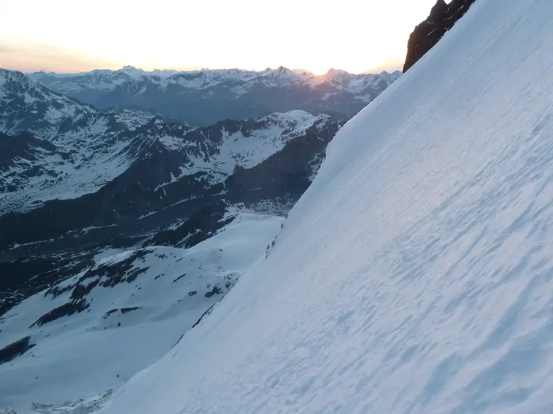 Lever de soleil magique à l’Est lors de l