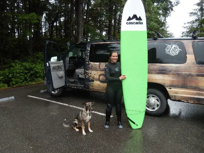 Première leçon de surf durant notre voyage dans les parcs nationaux américain et canadien