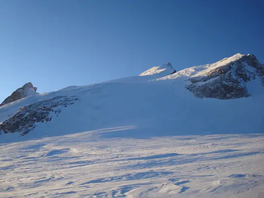 23 : Sur le plateau, sommet en vue au fond !