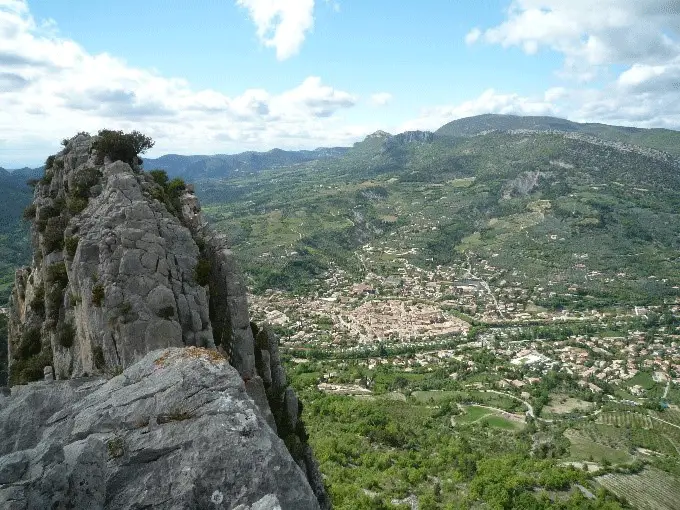 Figure 12 et 14 - Via ferrata de Buis-les Baronnies – Vue du haut du rocher Saint Julien