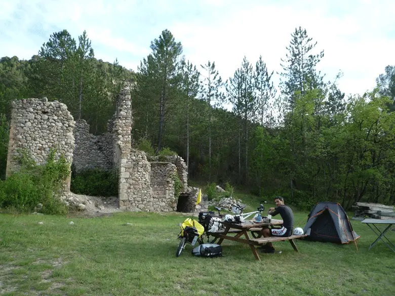 Figure 10 - Bivouac version ruine romantique !