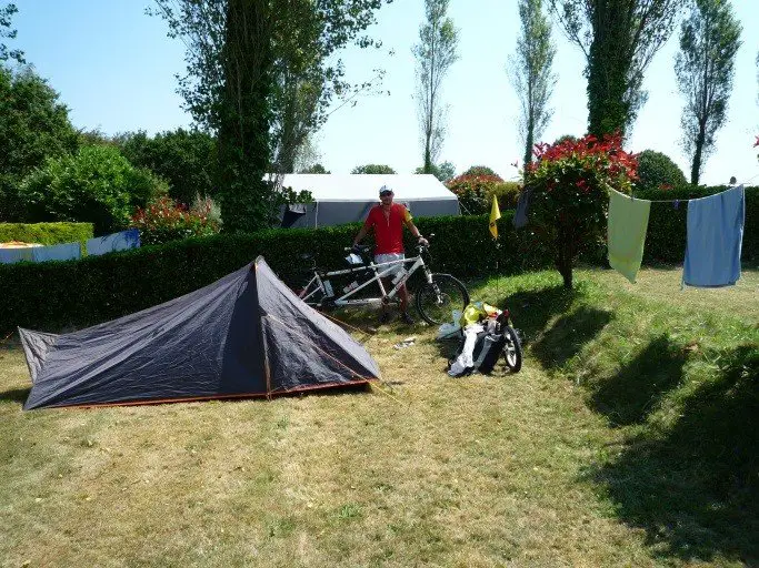 Nuit en Camping durant notre voyage en Bretagne en vélo tandem