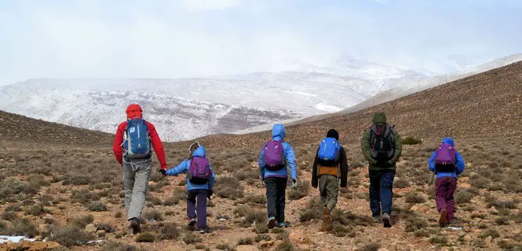 Trekking avec enfants au Maroc dans les montagnes du moyen Atlas