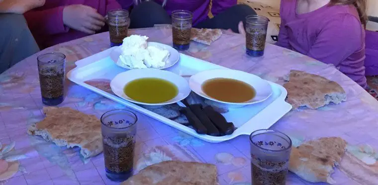 Huile d'olive, miel et beurre chez l'habitant au Maroc 
