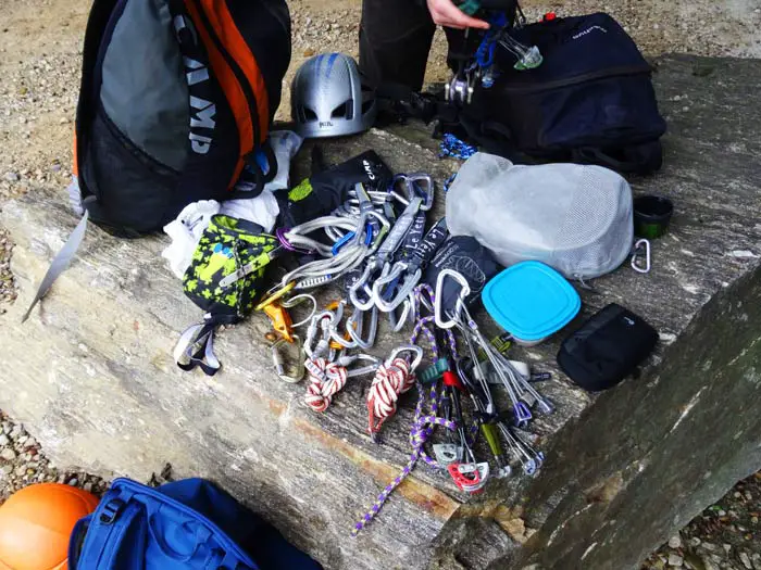 Préparation du matos de grimpe pour notre sortie escalade dans le caroux