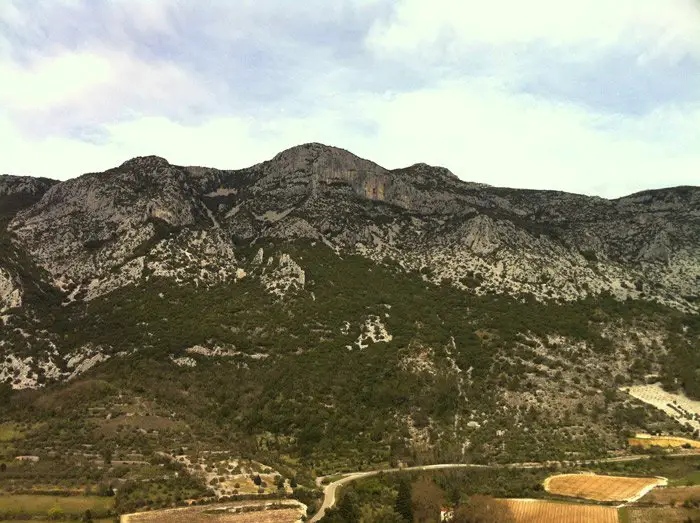 La montagne de la Séranne depuis le pilier du château.