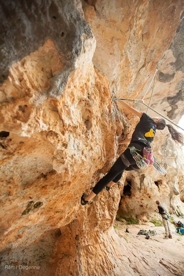 Manon Bérend Grimpe à Joncas dans Pondération 7B 