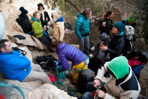 Tri du matériel escalade après une journée de grimpe entre filles 