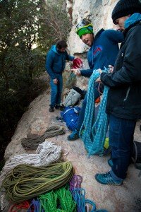 Tri du matériel escalade après une journée de grimpe entre filles 