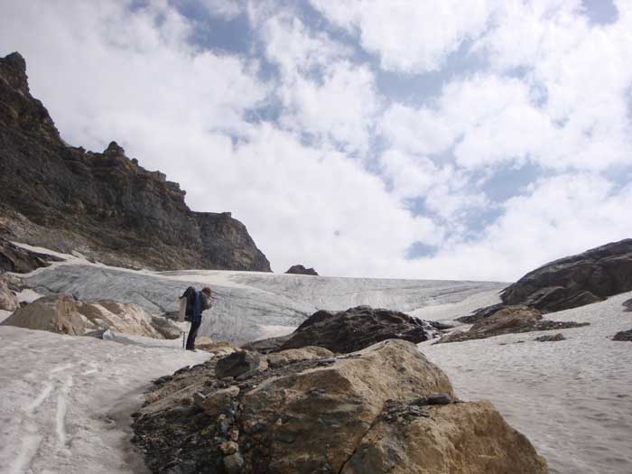 Bas du glacier massif Grand Paradis