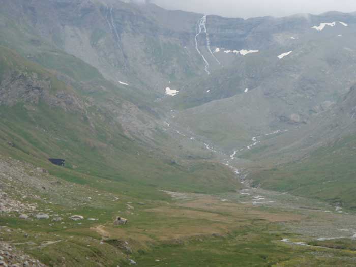 Vallon et refuge du Prariond sous l