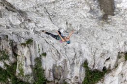 Escalade à La baume des Escargots au Pic Saint Loup