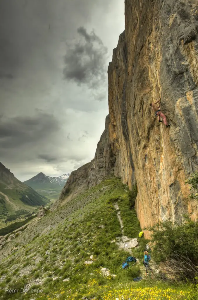 Le chemin Roy et Oscat dans un 7b