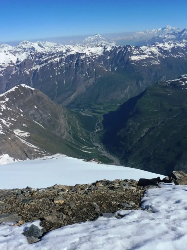 Vue du sommet sur la Vallée d'Averolle Vue du sommet sur la Vallée d