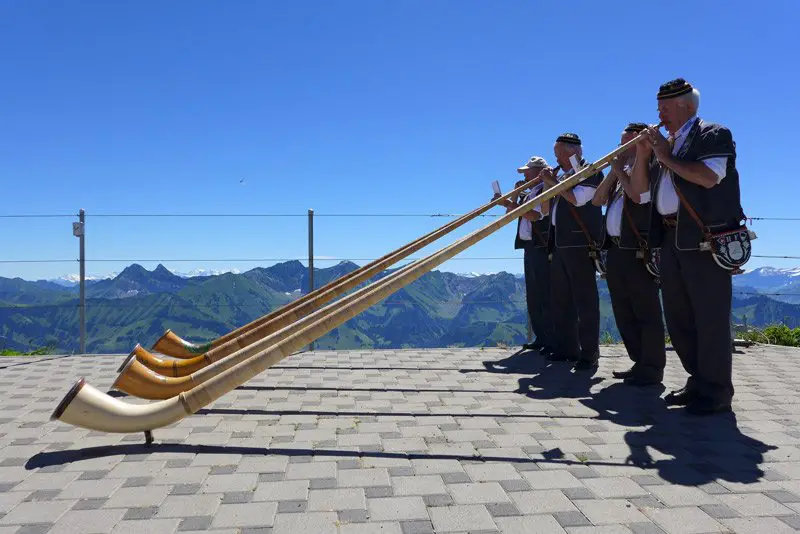 Concert de cor des Alpes au sommet du Moléson