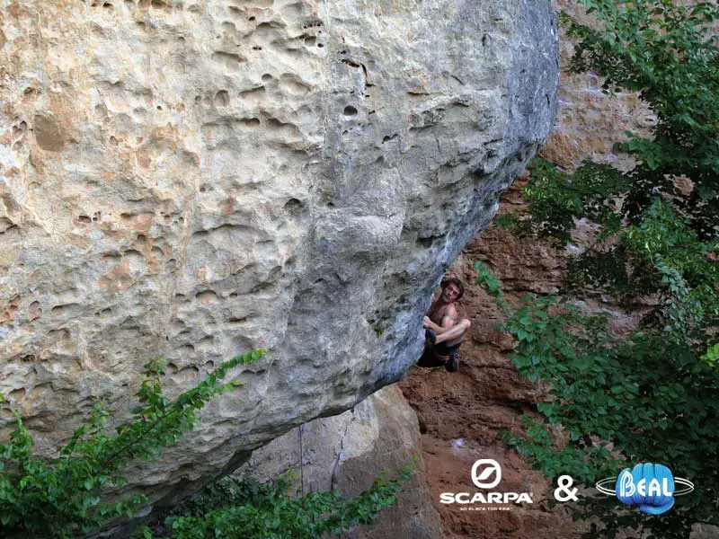 Carry Poulet 8b+ Gorges-du Tarn photo Hervé Fritz