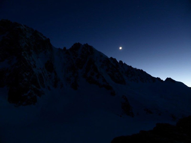 Coucher de lune dans la montagne du Col d