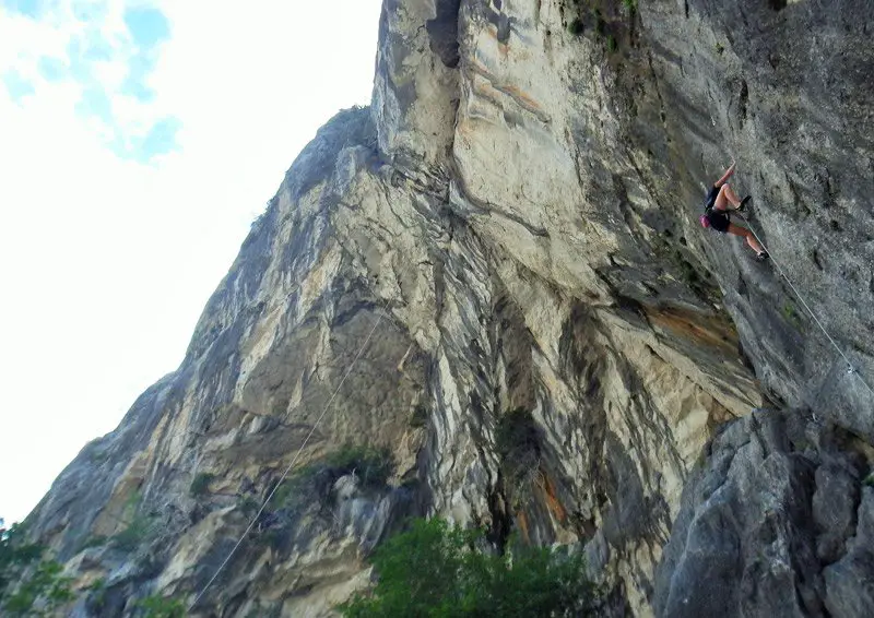 Découverte du secteur de Hulk dans Dj Loulou (6c) au Verdon