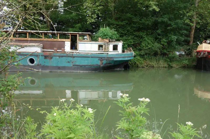 Habitation péniche sur le canal du midi