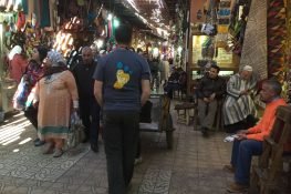 Le Yéti dans le souk de Marrakech