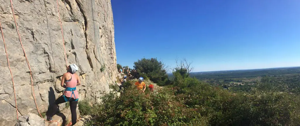 Test matériel escalade PETZL à la falaise de Saint Bauzille de Montmel au secteur lezardeux